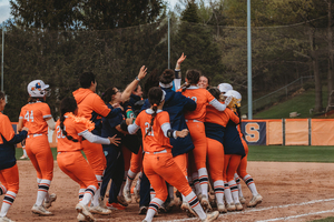 Syracuse won both games of the doubleheader by one run.