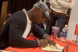 Taye Diggs, SU alumnus and actor, signs a copy of 'Chocolate Me.'