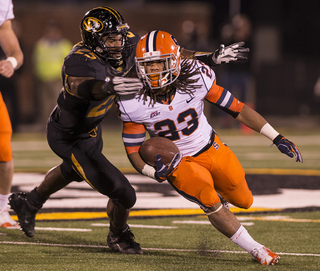 Syracuse running back Prince-Tyson Gulley looks to break a run downfield.